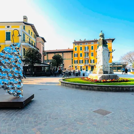 Design In Old Town With Private Parking And Ac Apartament Iseo