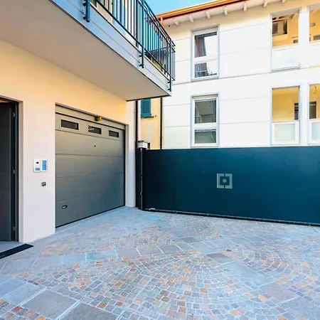 - Free Wi-fi And Private Parking Included Appartamento