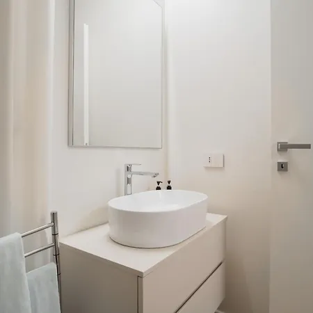 - Free Wi-fi And Private Parking Included * Iseo
