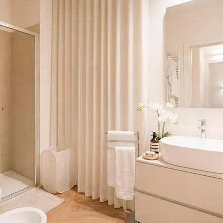 Design In Old Town With Private Parking And Ac Iseo